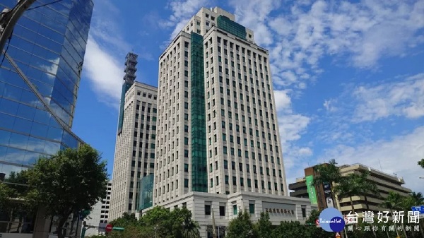 國外網購3C寄回台被收750元審查費 NCC：僅適用郵寄、民眾自攜5部以下回台免繳